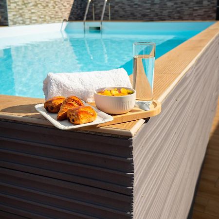 Evasion En Plein Coeur De La Ville Studio Jacuzzis Sauna Et Piscine Au Centre De Пор-Луи Экстерьер фото